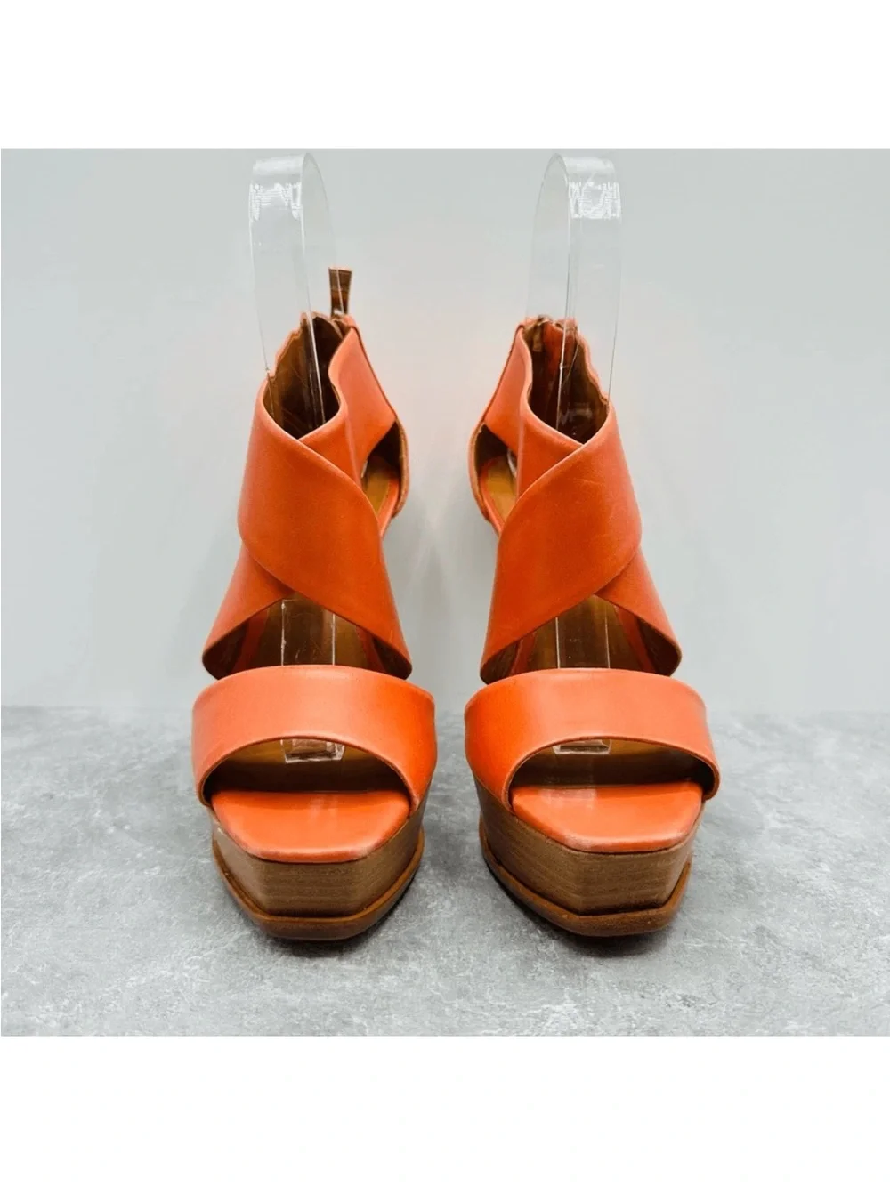 Pour La Victoire Tifara red-orange crisscross platform sandals New 9